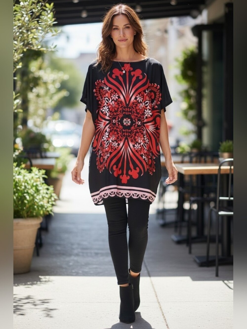Gorgeous women's size M/L red and black top tunic very Beautiful short sleeve